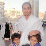 Badawi, con sus tres hijos, en una imagen de Facebook
