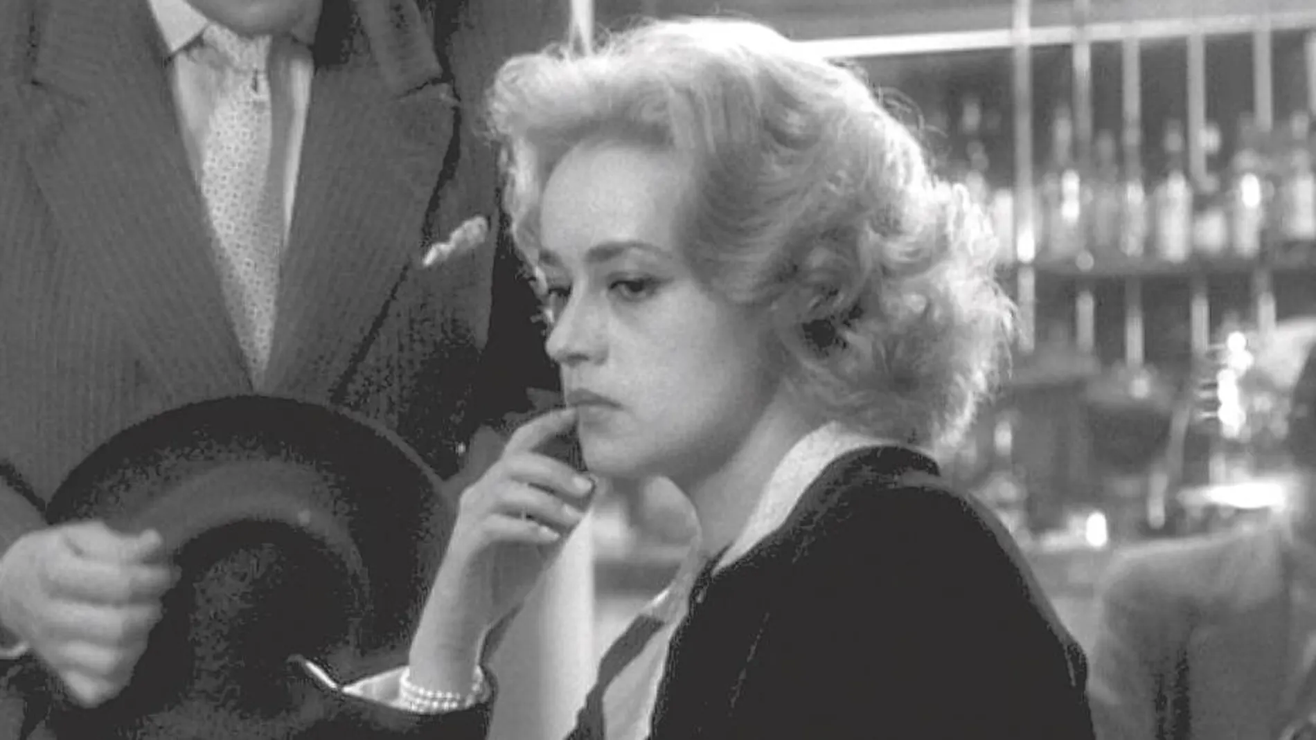 LA CAÍDA SERÁ MÁS GRANDE. En la película de Louis Malle «Ascensor al cadalso» (1957) despertaba un especial morbo ver cómo alguien caía desde lo más alto de la felicidad; en alquel caso, Jeanne Moreau