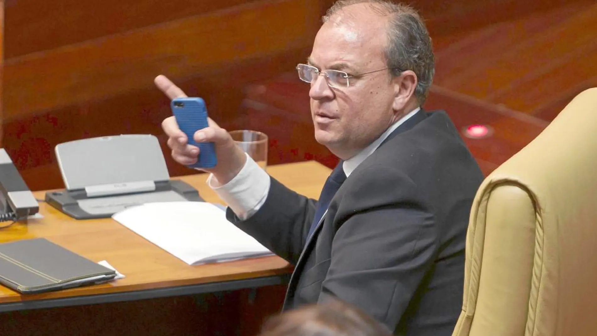 Monago insta al Gobierno a «no avanzar» en su tramitación mientras no haya consenso