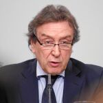El portavoz de la Junta, José Antonio de Santiago-Juárez, explica los acuerdos aprobados en el Consejo de Gobierno
