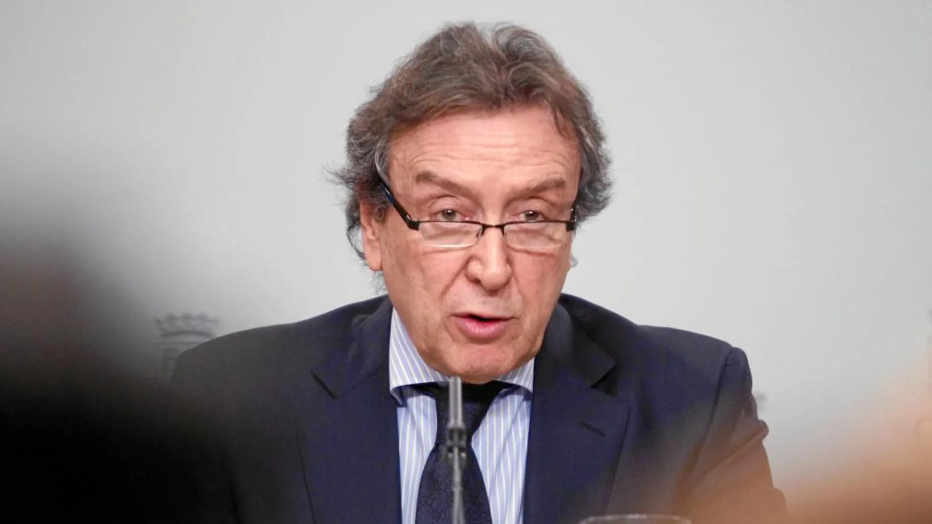El portavoz de la Junta, José Antonio de Santiago-Juárez, explica los acuerdos aprobados en el Consejo de Gobierno
