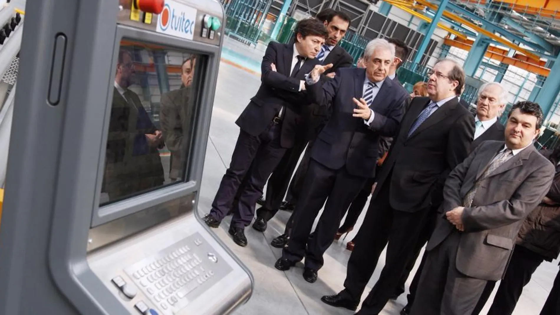 Juan Vicente Herrera durante su visita Tvitec.