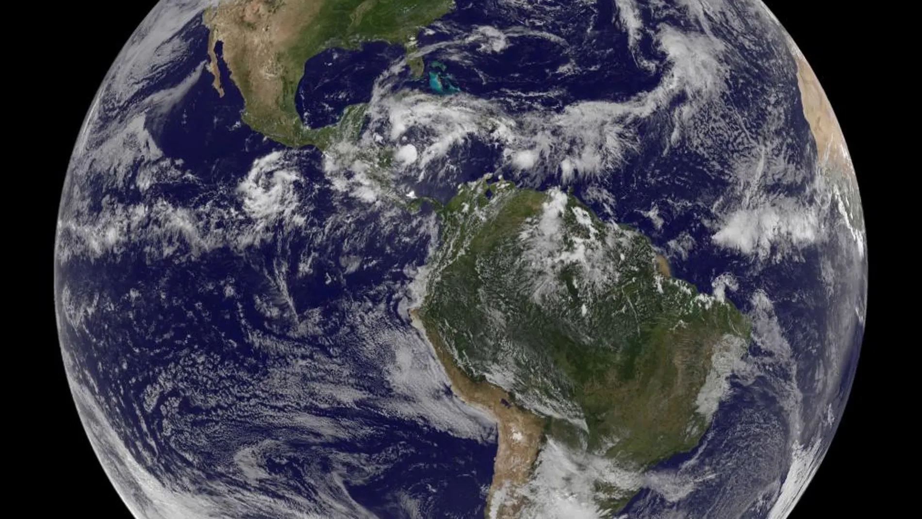 Los océanos Pacífico y Atlántico, vistos desde el espacio