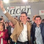 El líder del PSOE, Pedro Sánchez, junto al candidato socialista, Luis Tudanca Fernández