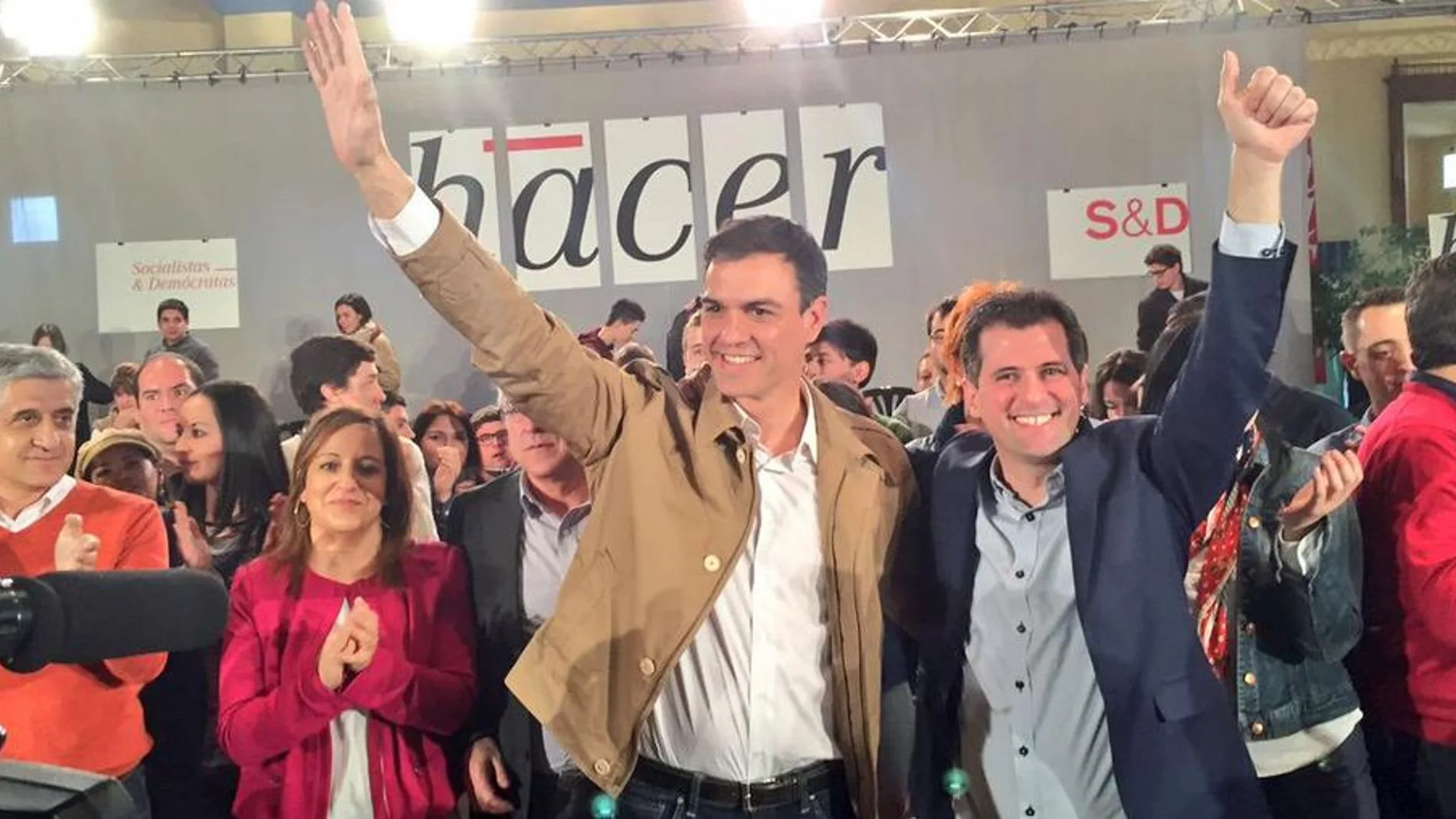 El líder del PSOE, Pedro Sánchez, junto al candidato socialista, Luis Tudanca Fernández