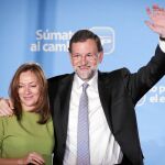 20 DE NOVIEMBRE DE 2011. Rajoy y su mujer, tras ganar las elecciones