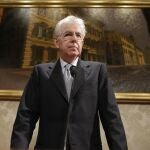 Mario Monti durante la rueda de prensa ofrecida hoy