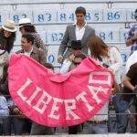 Aficionados en la plaza de toros de Quito