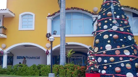 Lugar en el que fue visto el terrorista etarra, en un centro comercial de Lechería, cuando pasaba junto al cajero de un banco