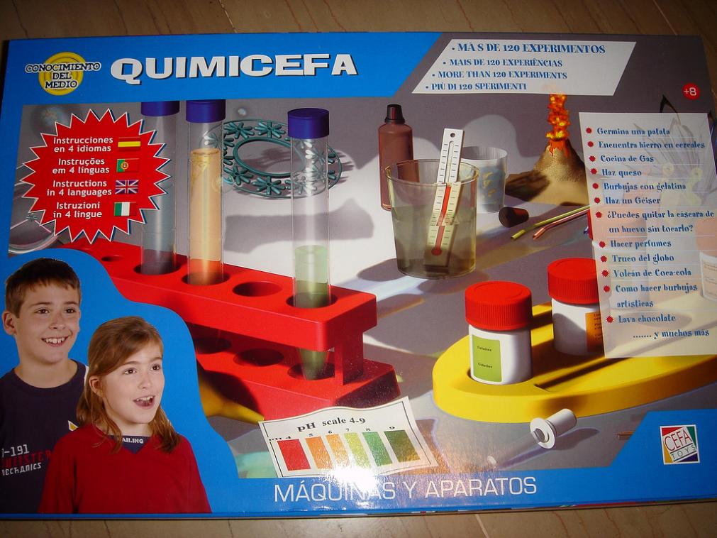 Quimicefa y otros mitos del juguete cientifico en Espana