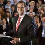 El presidente del Gobierno y líder del PP, Mariano Rajoy, al comienzo de su intervención en la clausura de las jornadas sobre buen gobierno en los ayuntamientos organizadas por el PP hoy en Barcelona.