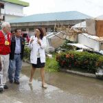 El ministro de Asuntos Exteriores y de Cooperación, Jose Manuel García-Margallo, durante su visita al Hospital Regional de Tacloban
