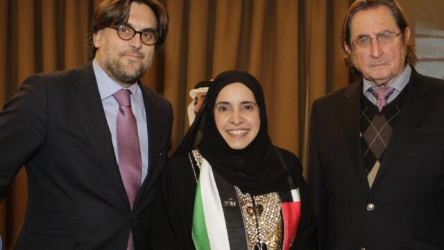 De izquierda a derecha, el embajador de Andorra don Jaume Gaytán; la embajadora Dra. Hissa Abdullah A. Al-Otaiba y don Joaquín Antuña, presidente de la Fundación Paz y Cooperación.
