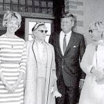 El presidente de los EE UU. JFK y Mary Meyer (a la dcha.), junto a la hermana de ésta, Tony, y su madre