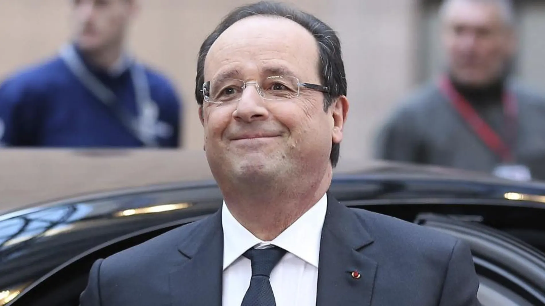 François Hollande, sonríe a su llegada a la cumbre de líderes de la Unión Europea (UE) que se celebra en Bruselas (Bélgica)