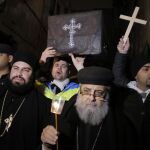 Cristianos coptos protestan por el asesinato de 21 cristianos la pasada semana en Egipto.