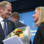 El polaco Donald Tusk, nuevo pesidente del Consejo Europeo, y l a italiana Federica Mogherini, la Alta Representante de la UE (Efe)