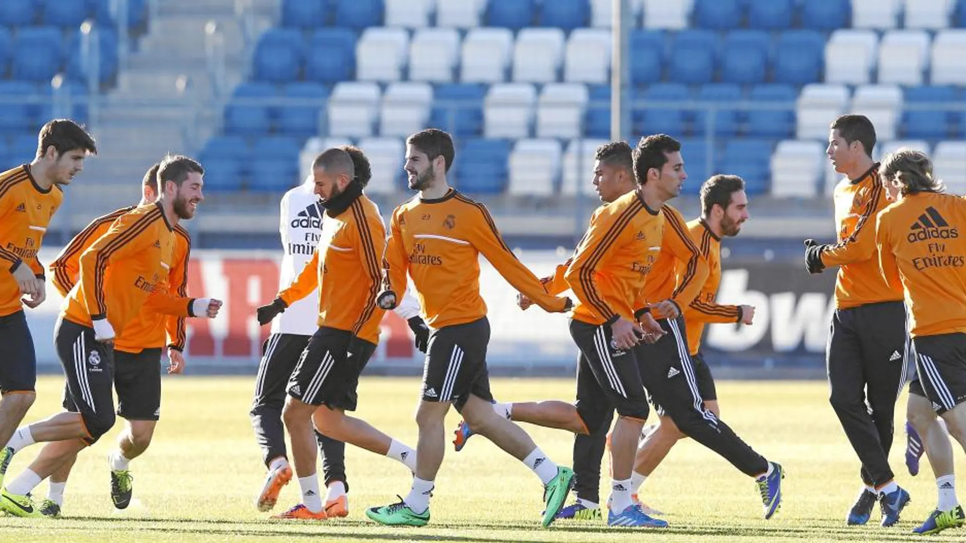 Sergio Ramos volvió ayer a los entrenamientos junto al resto de jugadores del Real Madrid