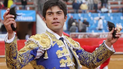 Dos trofeos para Fermín Rivera y uno para El Capea en México