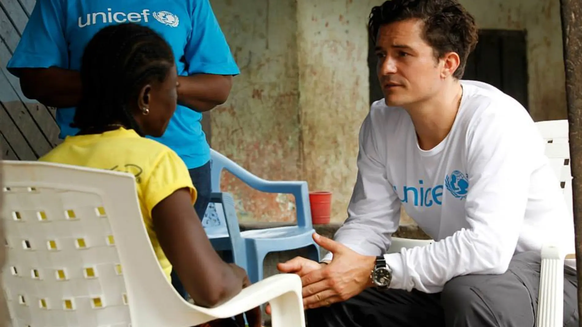 Orlando Bloom visita una de las zonas más afectadas por el ébola
