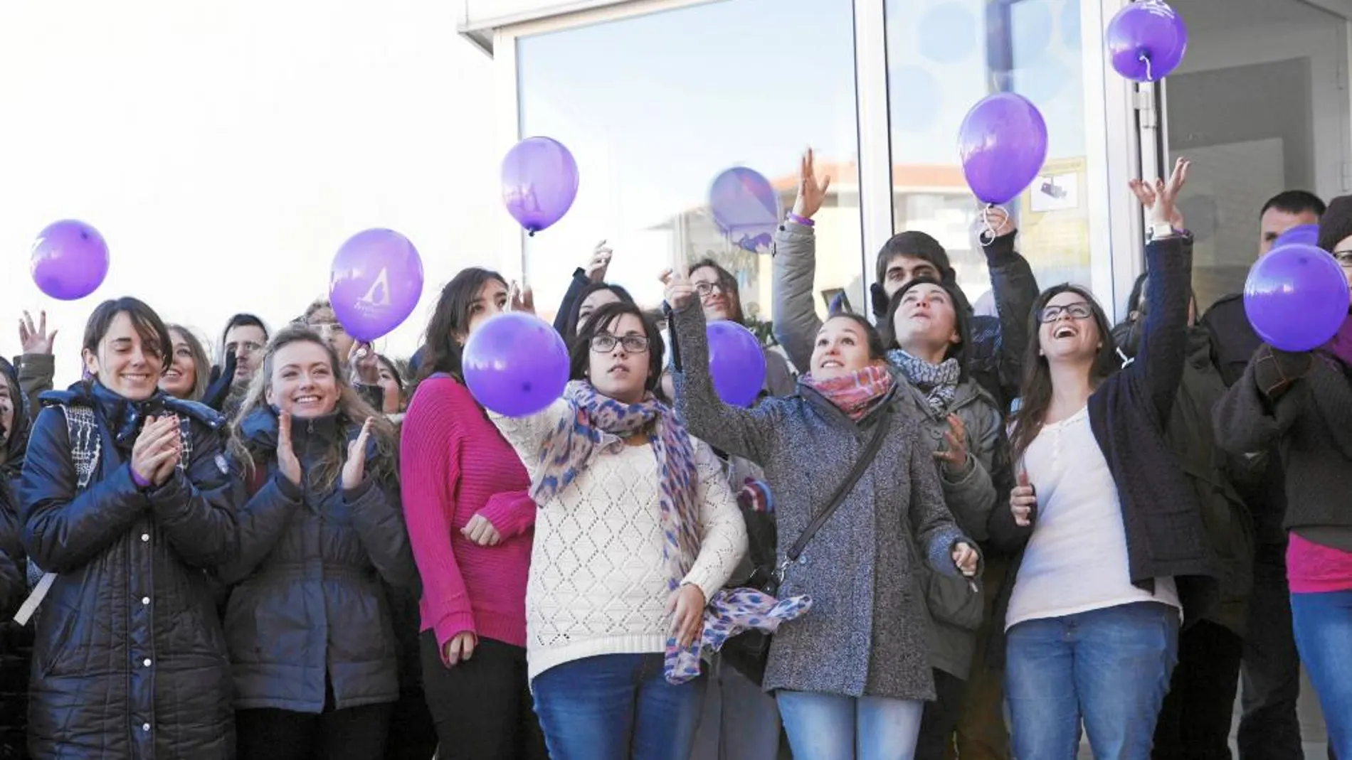 Concentración con motivo del Día Internacional contra la Violencia de Género, en el campus de Soria