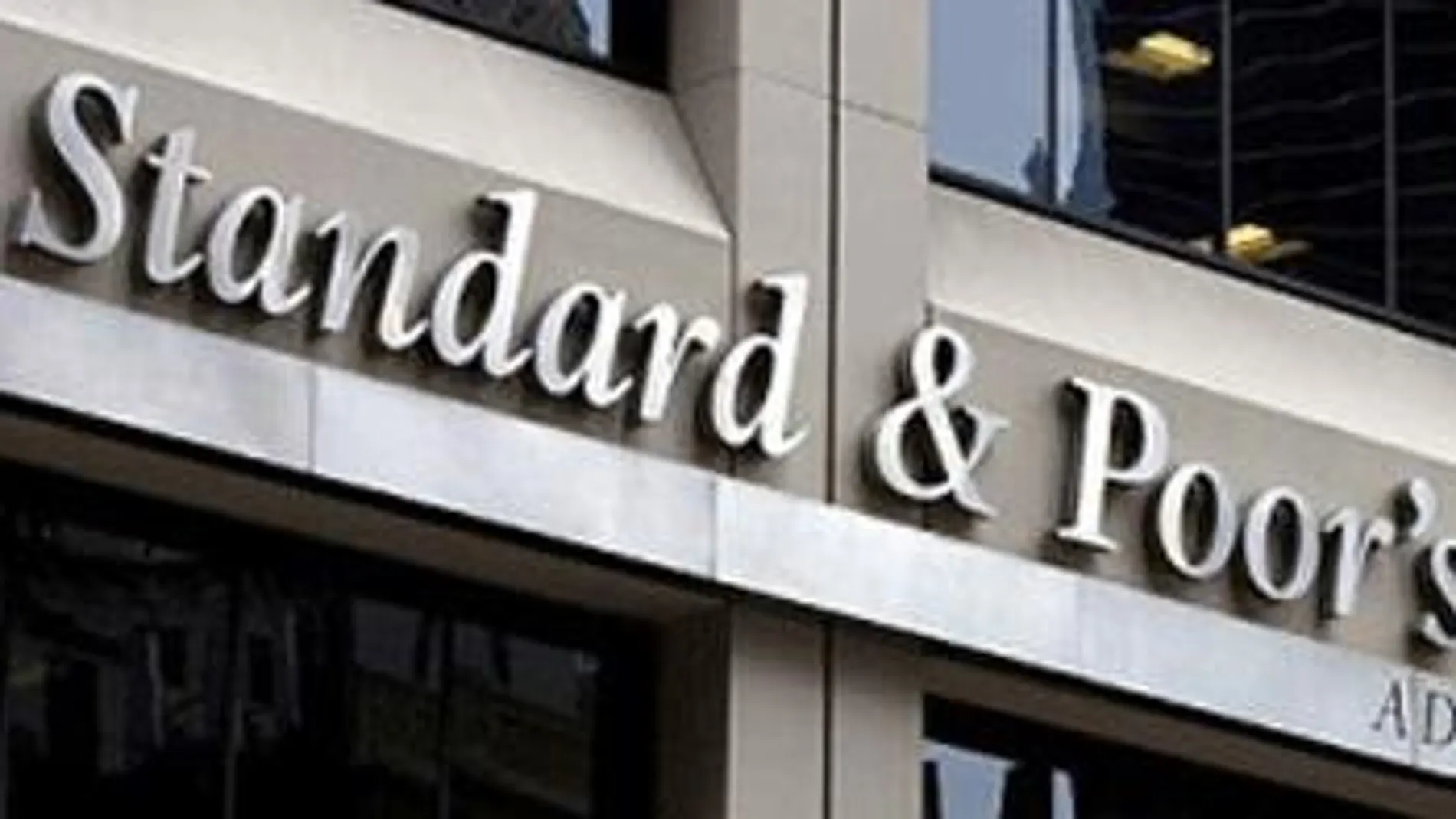 Fachada de la agencia de medición de riesgo Standard & Poor's en Nueva York (EEUU).