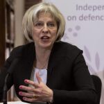 La ministra de Interior británica, Theresa May, insta a una acción concertada para combatir este fenómeno.