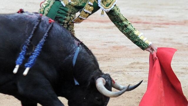 Natural del torero extremeño al quinto "Jandilla"de la tarde