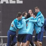 Buen ambiente entre los azulgrana en el entrenamiento