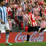 El delantero del Athletic de Bilbao Iker Muniain celebra la consecución del primer gol de su equipo ante la Real Sociedad