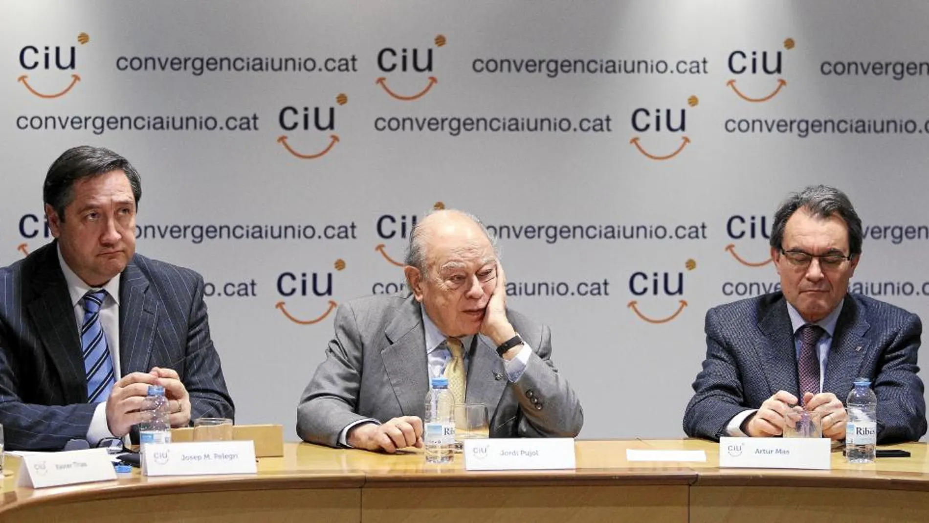 Pelegrí, Pujol y Mas, durante la comisión ejecutiva nacional de CiU celebrada ayer en la sede Unió