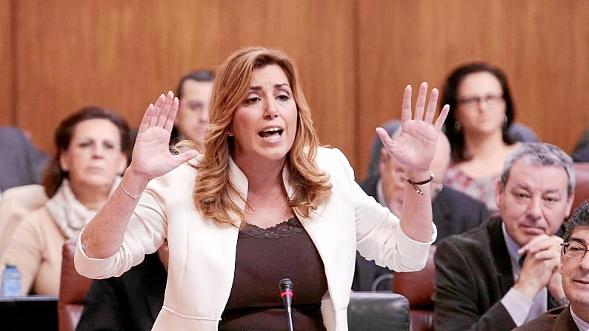 La presidenta de la Junta de Andalucía, Susana Díaz, durante su intervención ayer en el Pleno del Parlamento