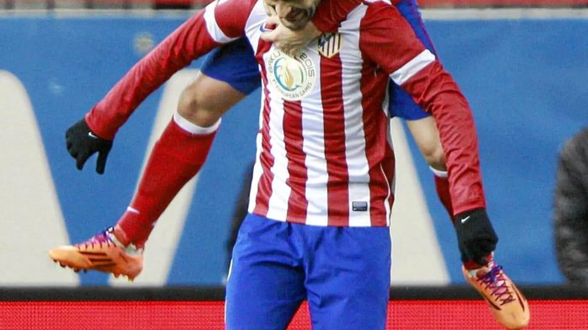 Villa felicita a Adrián tras su gol ante el Getafe