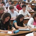 La cuantía media de las becas universitarias baja por primera vez en 15 años