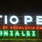 La estructura metálica que sostendrá el cartel de Tío Pepe ya está casi terminada en la azotea del número 11 de la Puerta del Sol. Pronto regresará la clásica imagen de la botella jerezana a la capital.