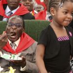 EL PRESIDENTE MUGABE celebró esplendorosamente su 85 cumpleaños en Chinhoyi (Zimbabwe) pese al colapso de la economía de su país
