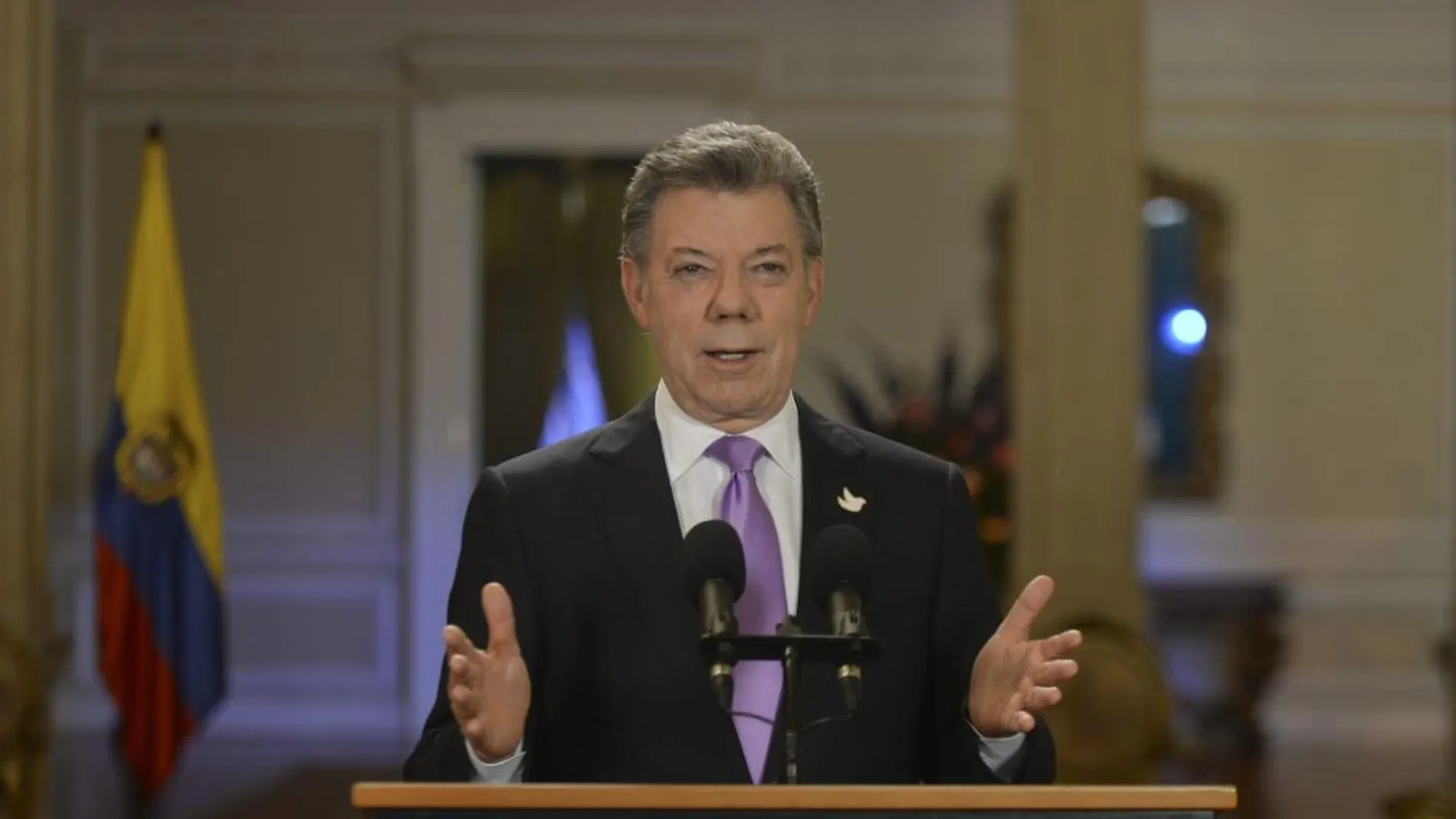 El presidente colombiano, Juan Manuel Santos, habla durante una alocución televisada desde Bogotá