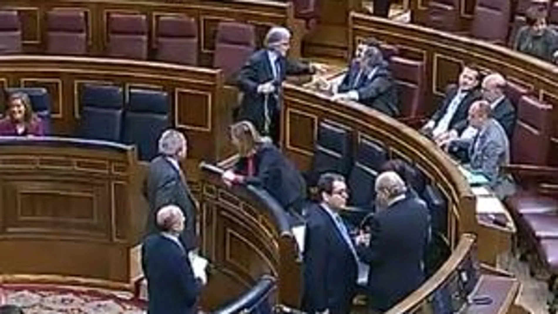 Los diputados llegan al hemiciclo