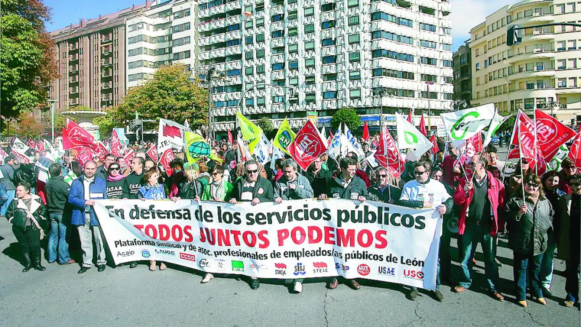 Manifestación de ciudadanos leoneses en defensa de los servicios públicos