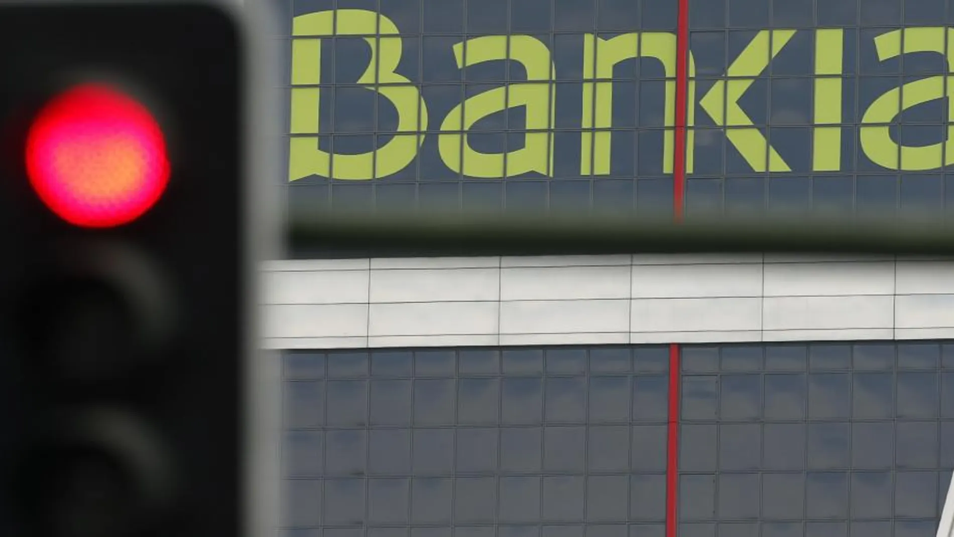 El juez da tres días a Bankia para que entregue los contratos de las tarjetas opacas