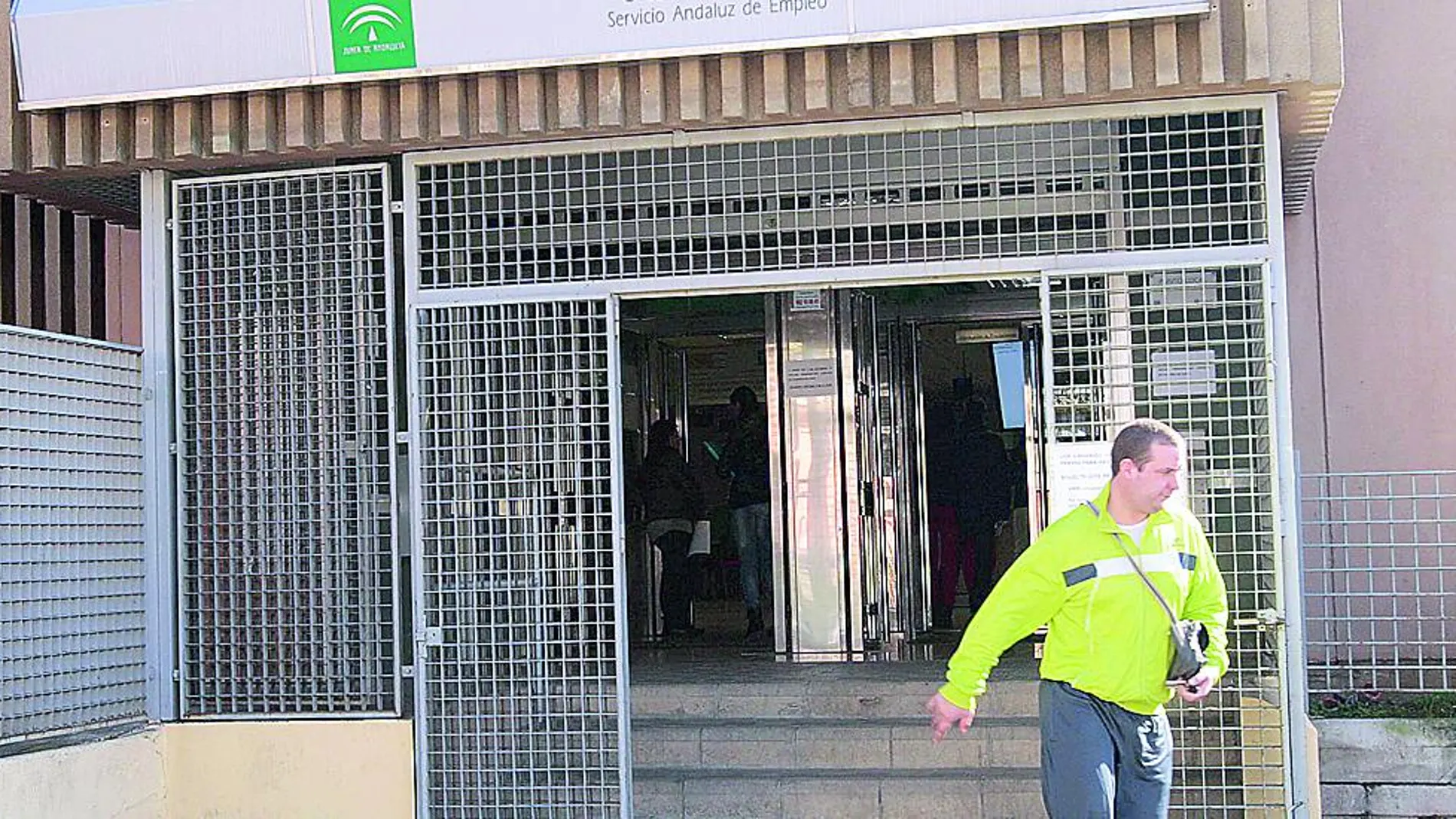 El paro es ya el principal problema para siete de cada diez sevillanos