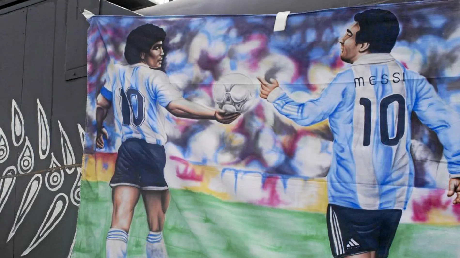 Los aficionados argentinos, que invadirán hoy Maracaná, tienen puestas sus esperanzas en Messi