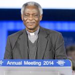 El cardenal Turkson lee el mensaje del Papa en Davos