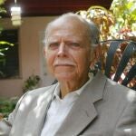Huber Matos en su casa de Miami en el año 2006