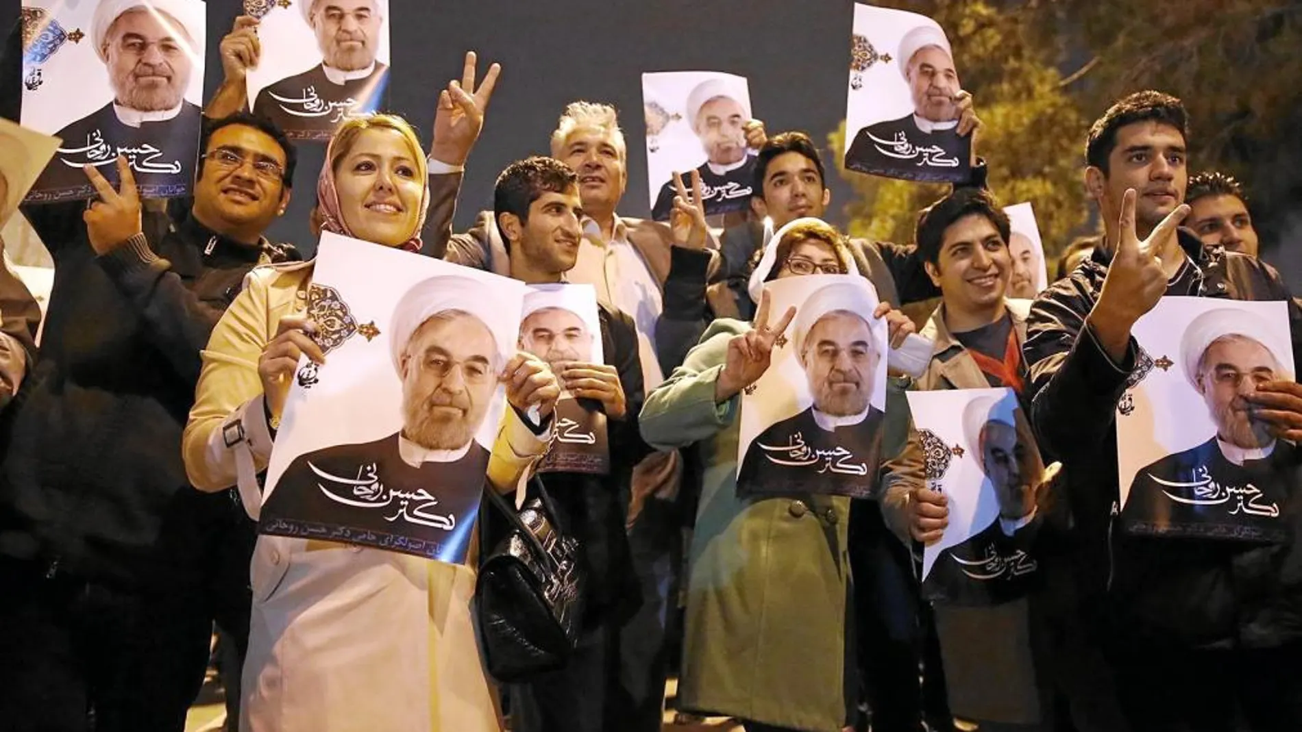 HÉROE NACIONAL. El jefe de la diplomacia iraní, Javad Zarif, fue recibido como un héroe a su llegada a Teherán