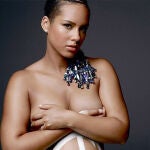 Alicia Keys muestra su embarazo al desnudo por una buena causa