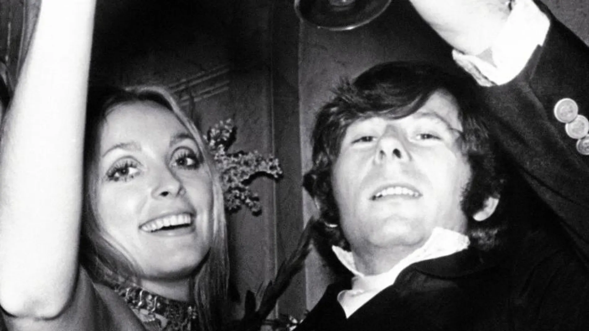 Polanski y Tate brindan durante la premiere de «La semilla del diablo» en 1969
