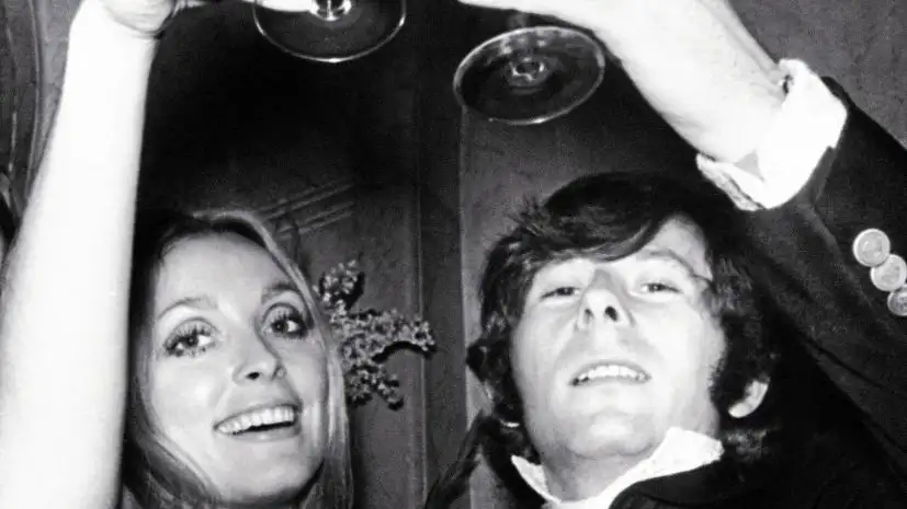 Polanski y Tate brindan durante la premiere de «La semilla del diablo» en 1969