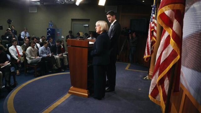 La senadora Patty Murray (D-WA) y Paul Ryan (R-WI)