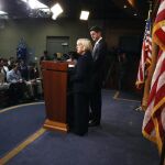La senadora Patty Murray (D-WA) y Paul Ryan (R-WI)